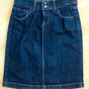 Old Navy Denim Jean Skirt size 0 Women’s or junior girls Knee Length
